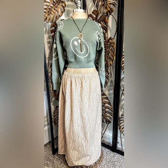 Handmade Gold Floral Vintage Elastic Waisted Skirt 27”-42” - Picture 2 of 10